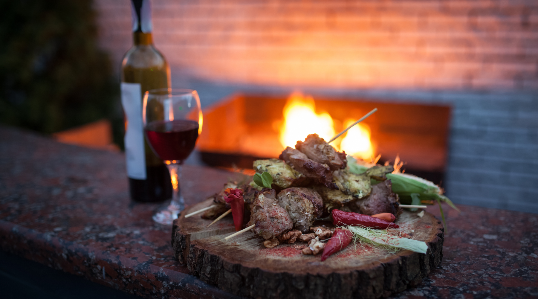 Hvad drikker man til sommerens grillmad? Vinforslag til grill 🔥