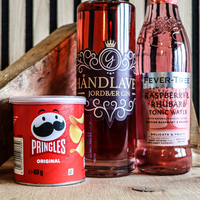 Thumbnail for Jordbær Gin + Tonic & Chips - Gourmet-Butikken