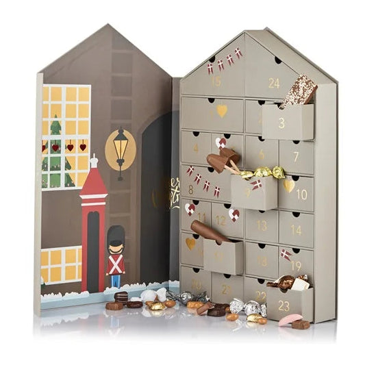 Cocoture Kalenderhus 2025 - Julekalender - 765g julemix i varm grå Cocoture